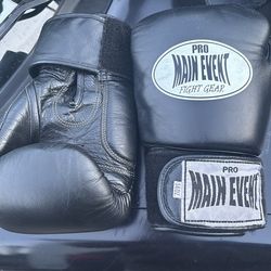 Leather boxing gloves