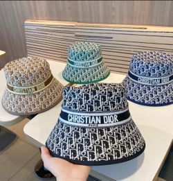  Dior "Oblique"  Bucket Hat 