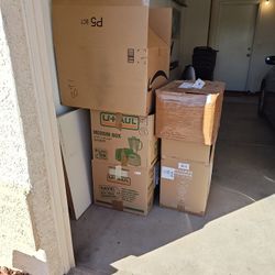 Free Moving Boxes  