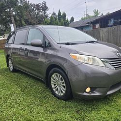 2012 Toyota Sienna