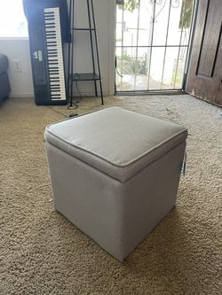 Home Decor | Room Essential | Classic Square Storage Ottoman with Lift Off Lid | Ottoman with Storage for Living Room & Bedroom, Gray