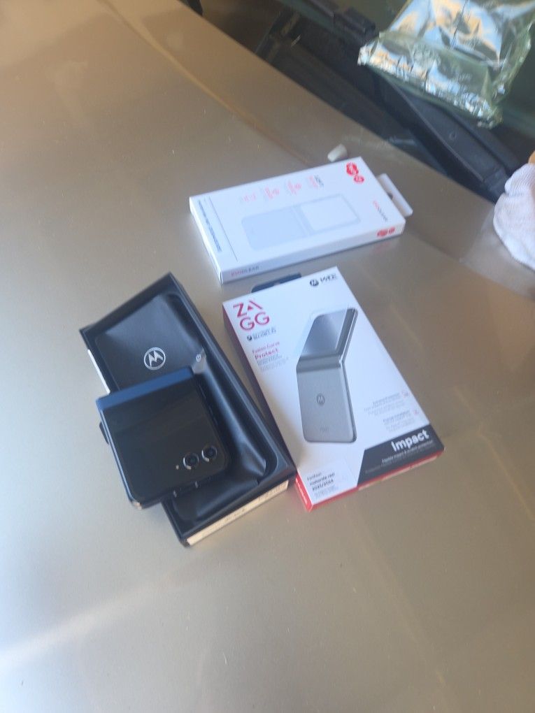 2025 Motorola Razor Flip Phone