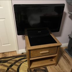 32”Phillips Flat Screen 📺 TV For Kids Video Games Or Adults Exercise Etc. And Side Table with Drawer and Storage Space