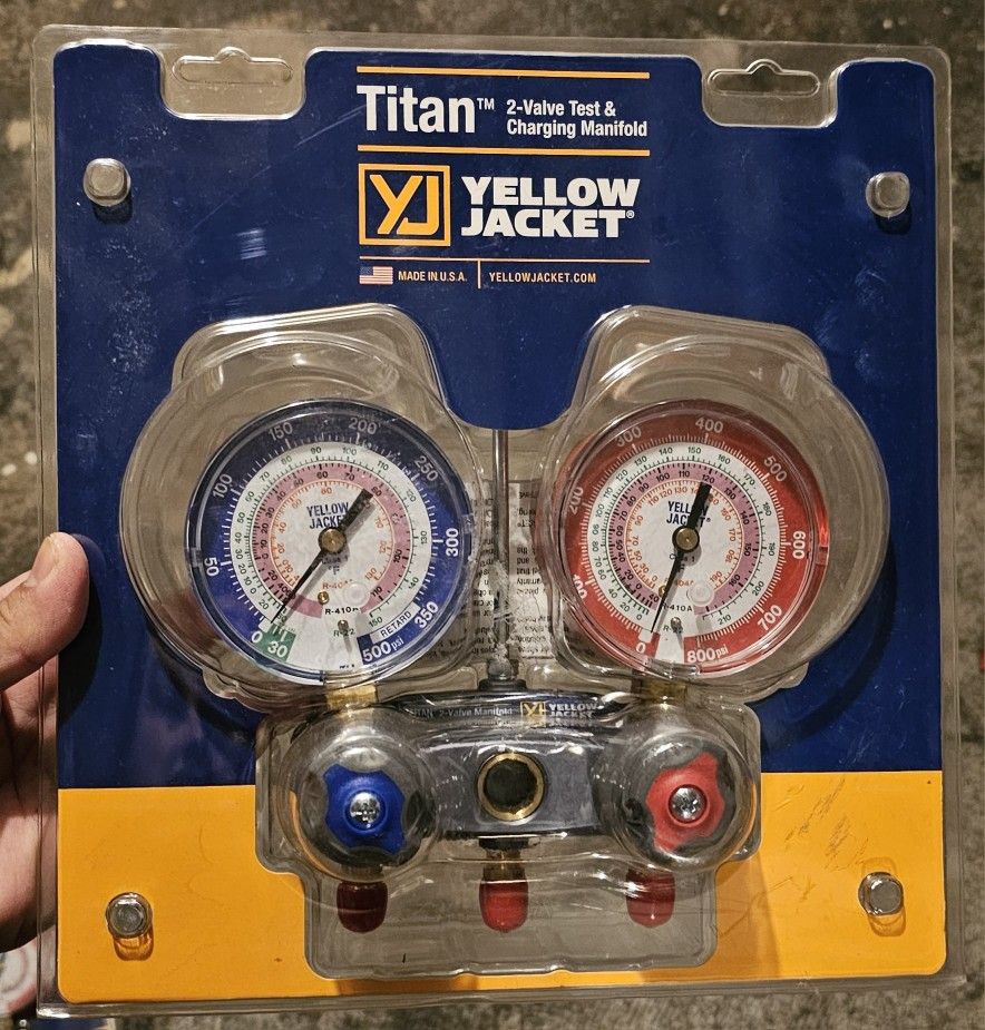 Yellow Jacket TITAN 2-Valve Test and Charging Manifold
