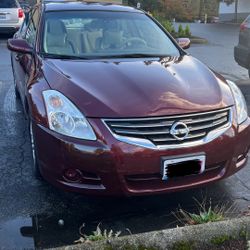 Nissan Altima 2,5 S Sedan 4D, Dark Red