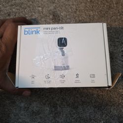Blink Mini Pan-Tilt Camera (newest model), Rotating indoor plug-in smart security camera, two-way audio, HD video, motion detection, Works with Alexa 