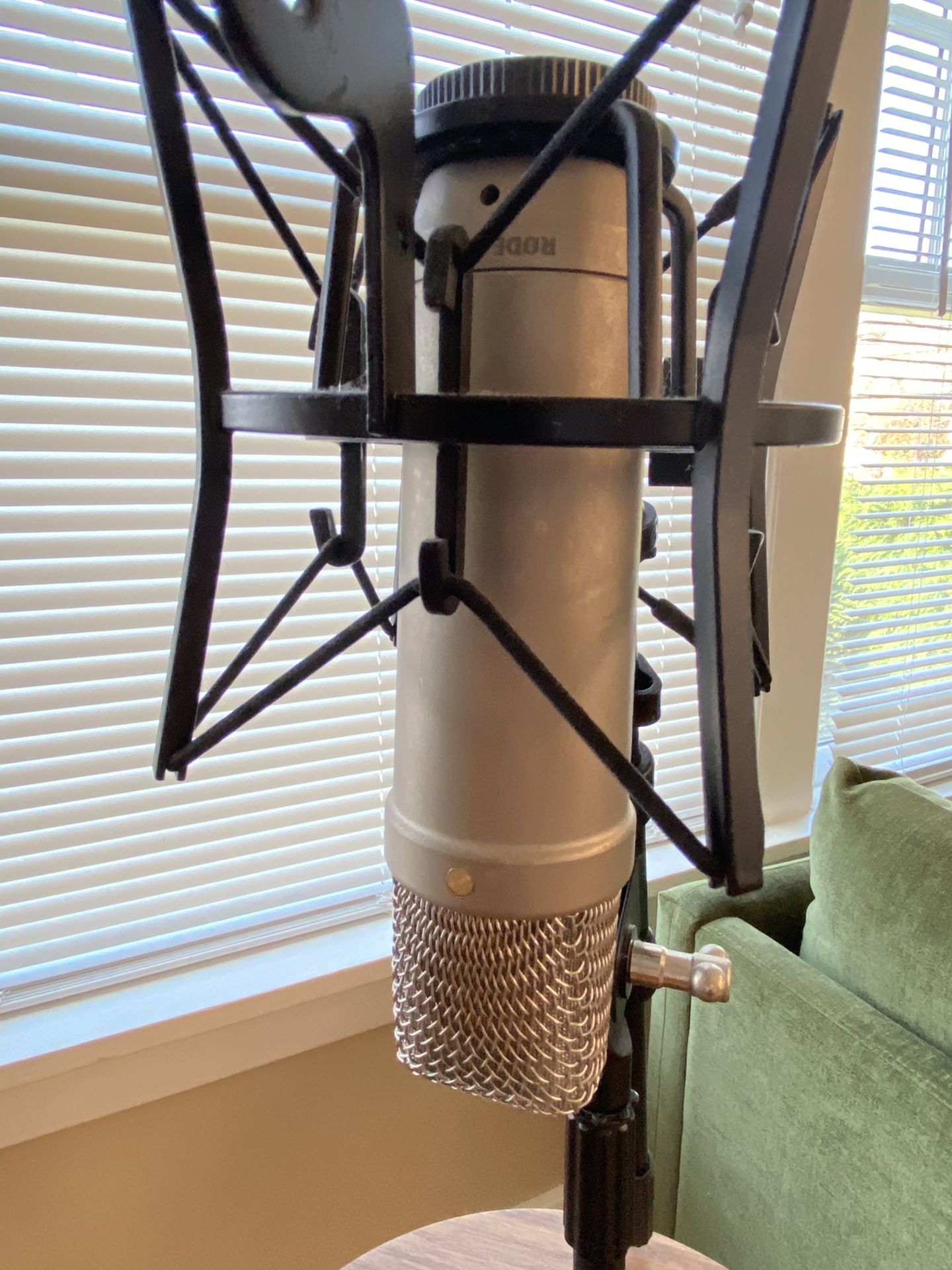 Rode NT1A Microphone & Mic Stand for Sale in Seattle, WA OfferUp