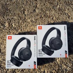 JBL Tune 670NC Bluetooth Wireless On-Ear Headphones - Black: USB-C, 70 Hr Battery, Built-In Mic