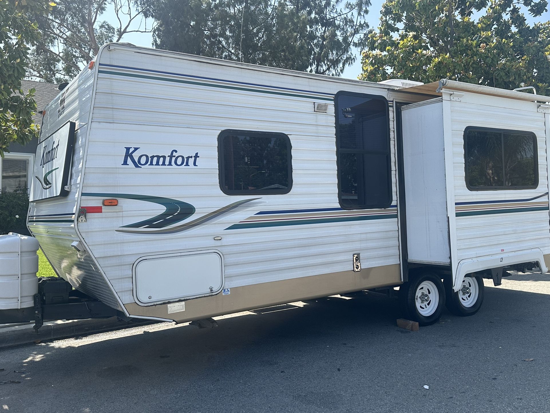 2003 Komfort 23FT Slideout Very Clean