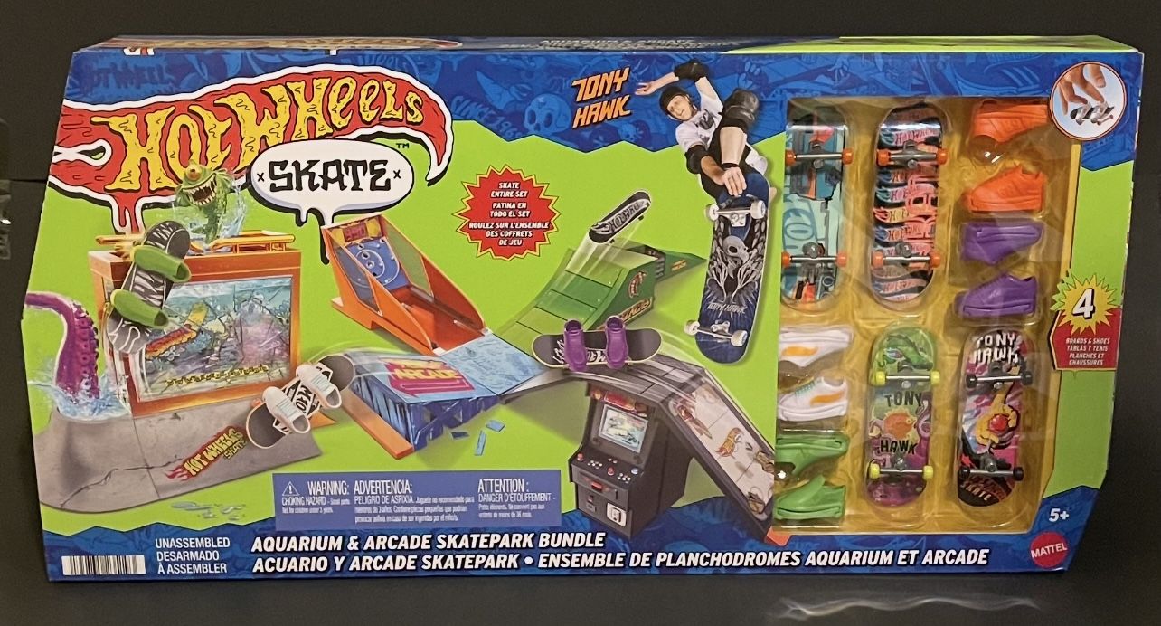 Hot Wheels Skate Aquarium & Arcade Skatepark Bundle
