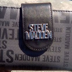 Woman's Steve Madden wallet only used once
