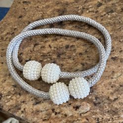 Curtain Tie back Peals 