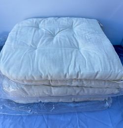 4 New Chair pad, light beige filling provides soft, cushiony comfort even on the hardest of chairs. Two identical sides offers a longer life – simply 