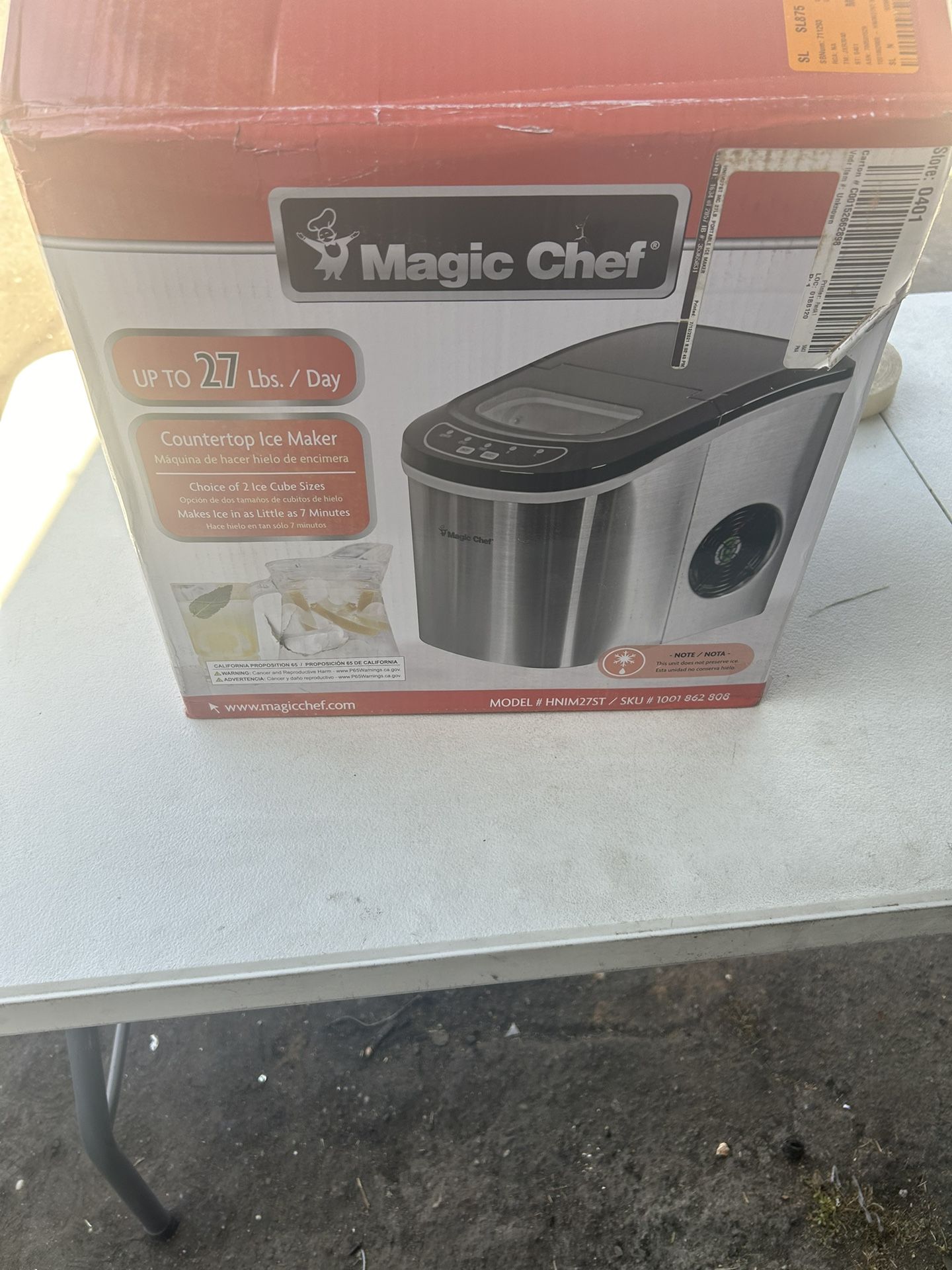 Magic Chef 27-Lb Countertop Ice Maker