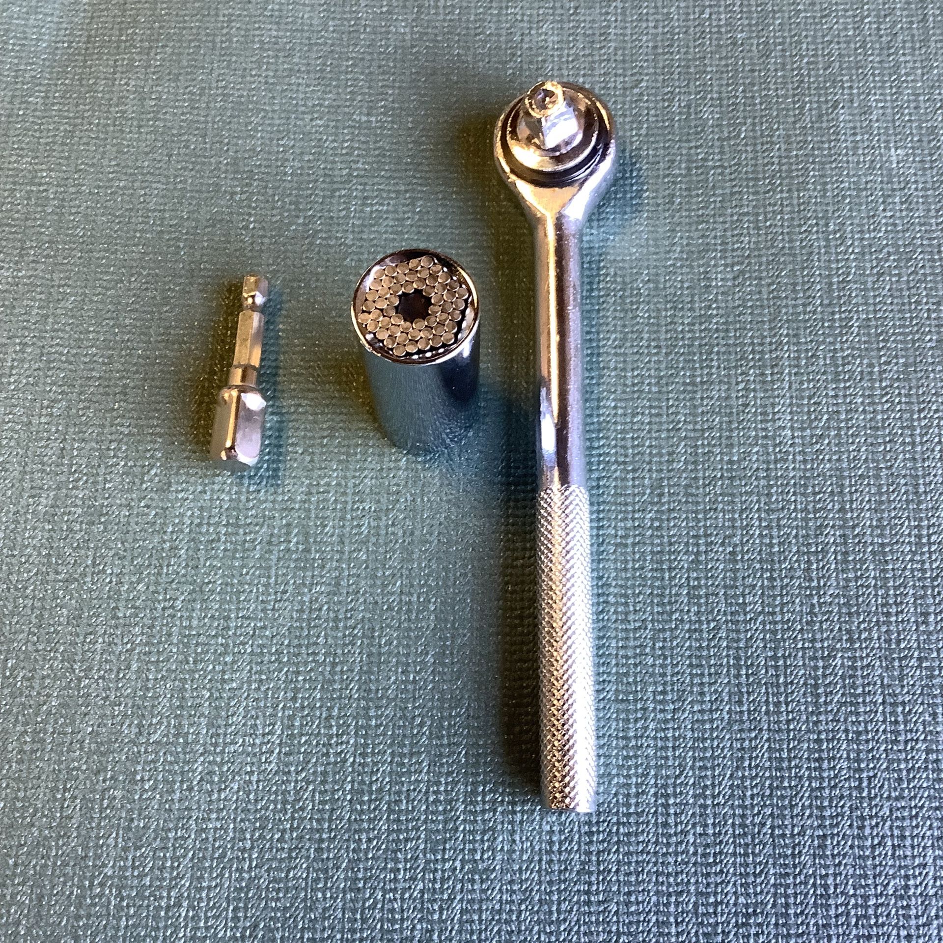 3 Piece Universal Socket Set. 1/4 - 3/4 Inch. 7mm - 19mm . Socket Adapter And Ratchet