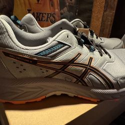 Asics.  Size 12m. New. Nuevos