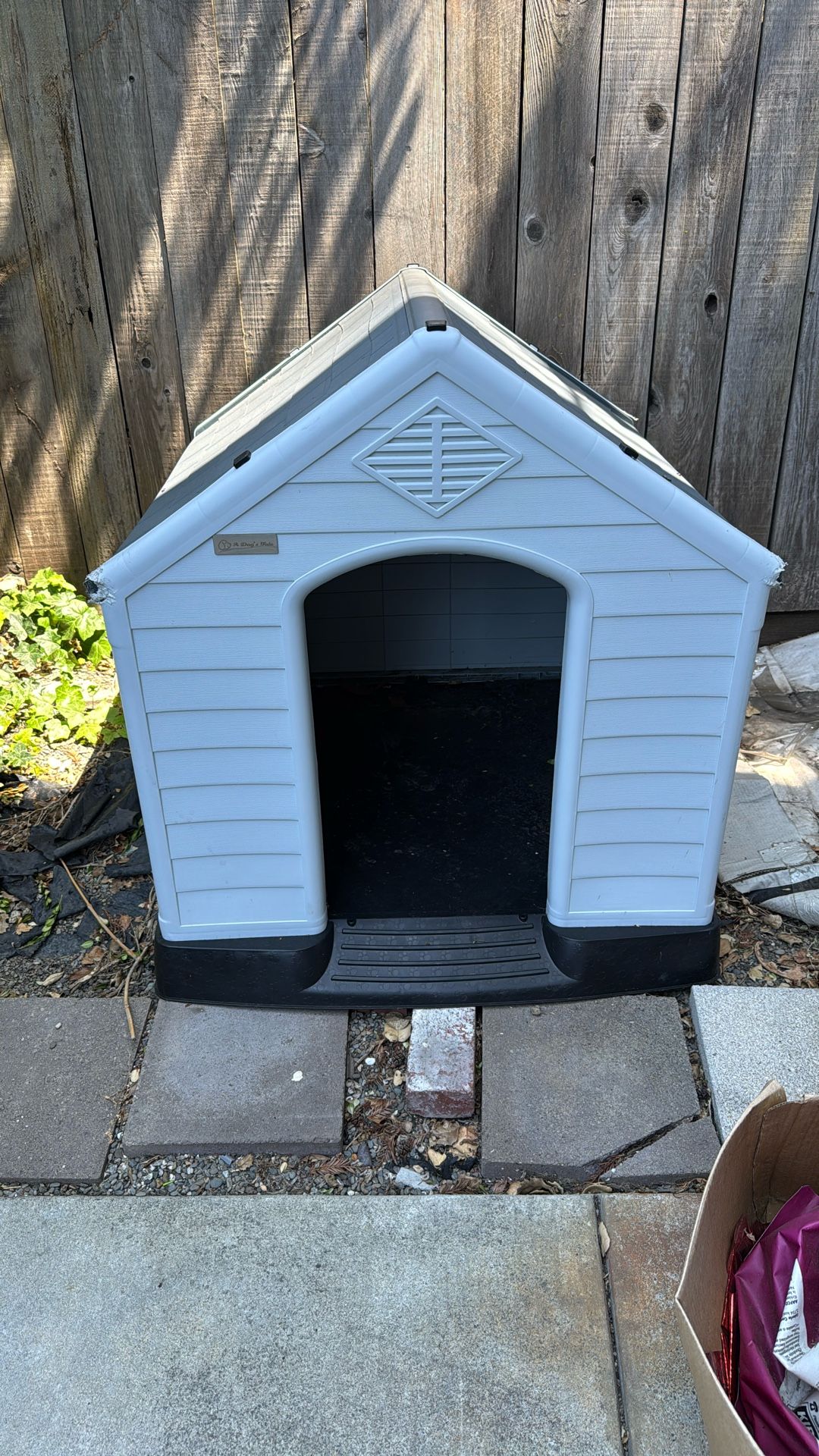 Free Dog House