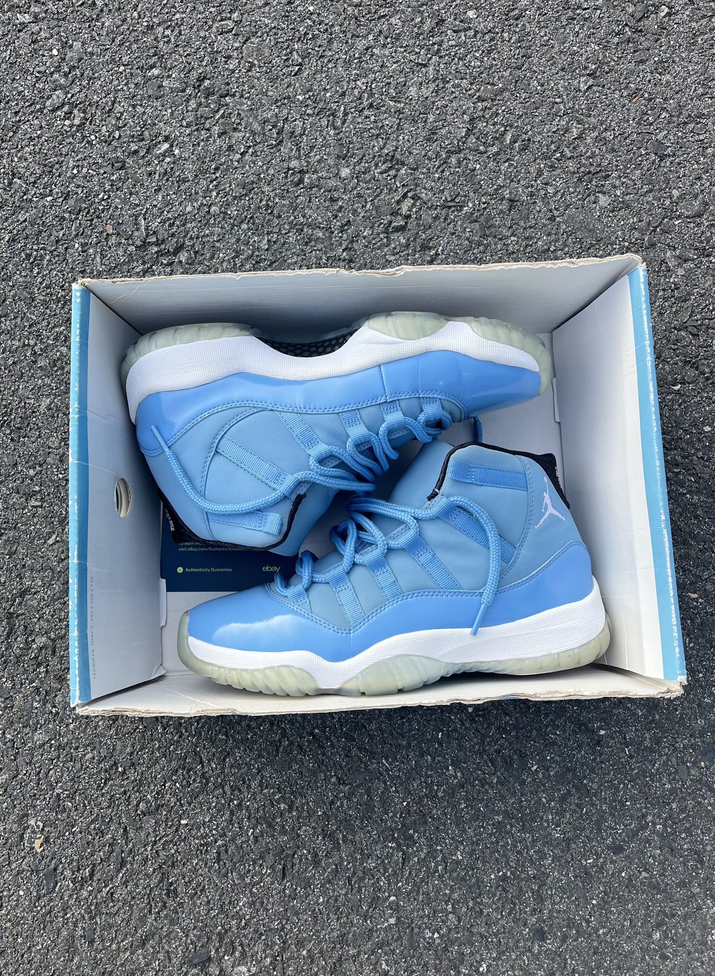 Jordan 11 Retro Pantone 2014 Sz 8.5 🩵🤍