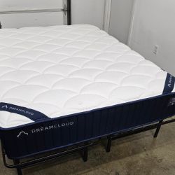 LIKE NEW! DreamCloud Classic Hybrid Queen Mattress - Delivery Available