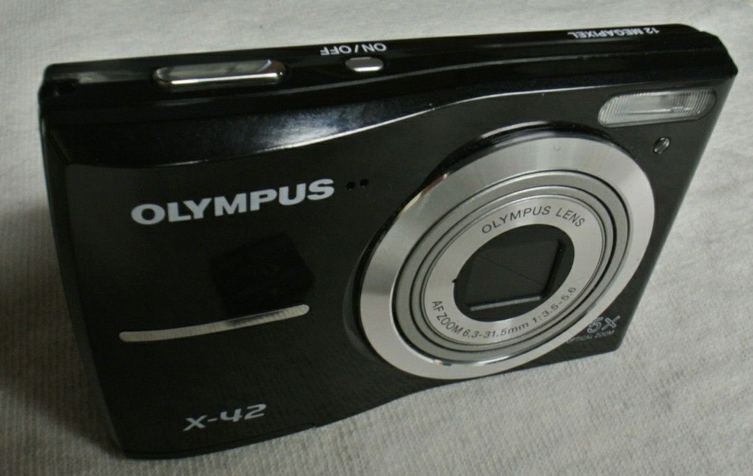 Olympus X-42 12MP Camera