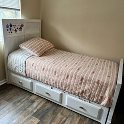 Twin Bed 