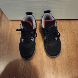 Jordan Retro 4 Bred. Size 2 Youth