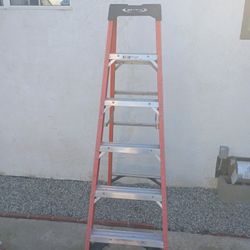 6' Fiberglass Step Ladder With 375 Lbs Load Capacity Type IAA Duty Rating