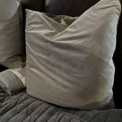 brand new comforter set with pillows and bed sheets