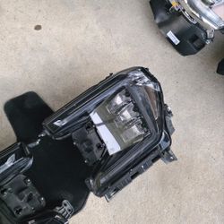 2020-23 Gmc Yukon Headlight Oem