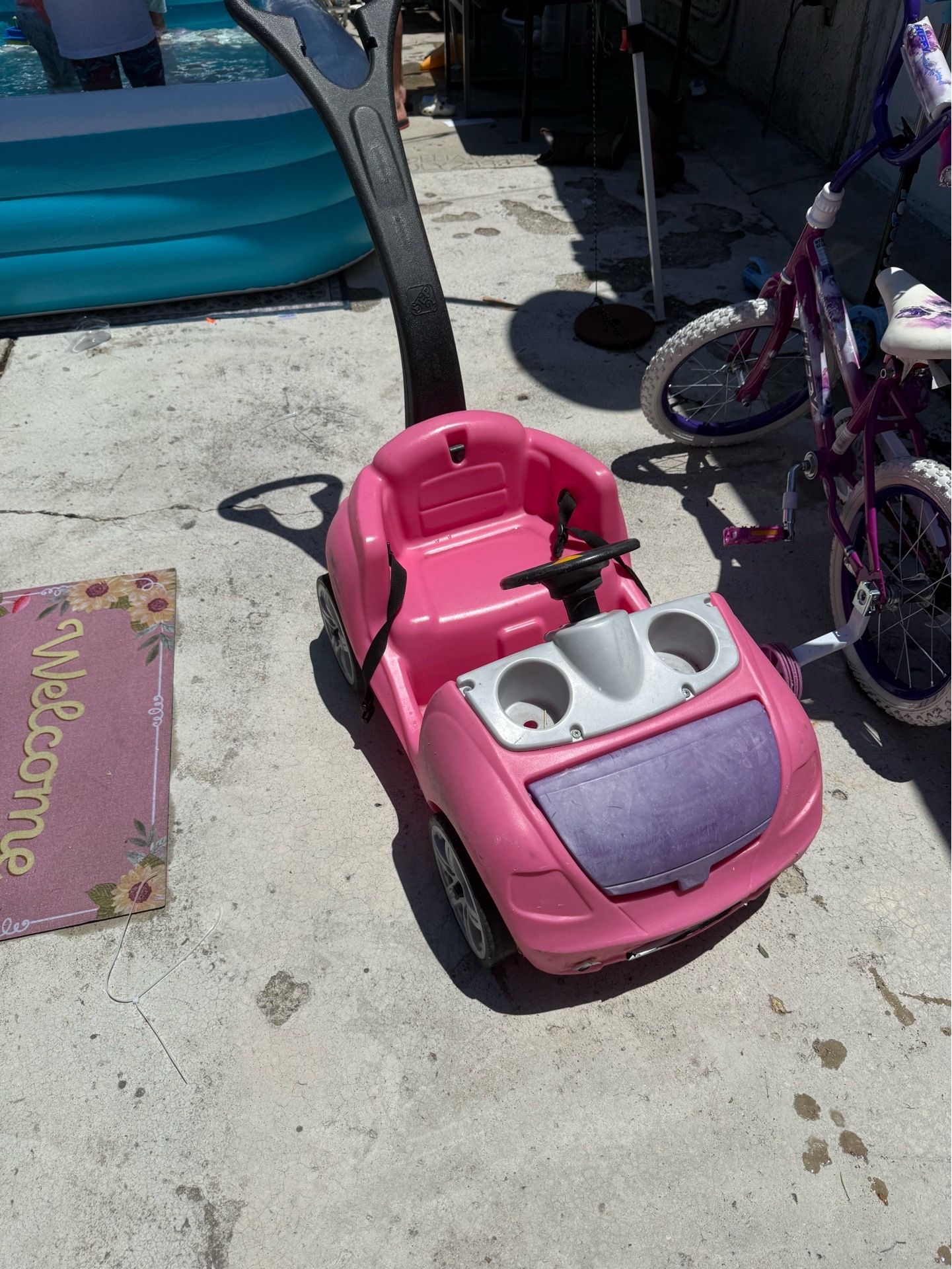 Girl push car
