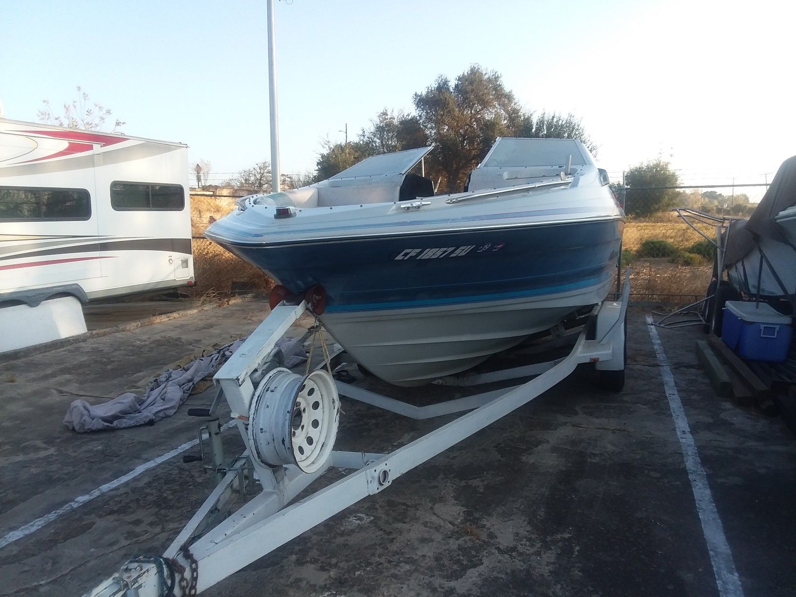 1989 21-foot open bow bayliner capri with trailer