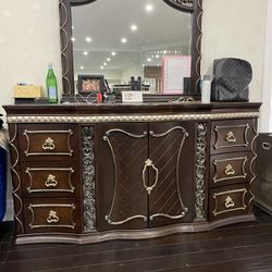 Bedroom Dresser And Mirror 🪞 