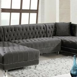 [EXCLUSIVE] Moda Velvet Gray Double Chaise Sectional

