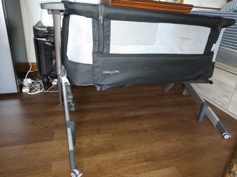 Dream On Me Bedside Bassinet