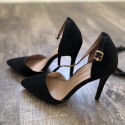 Beautiful Black Velvet Heels 