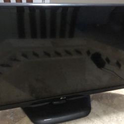 LG 24" 720p LED TV (Model: 24LF454B
