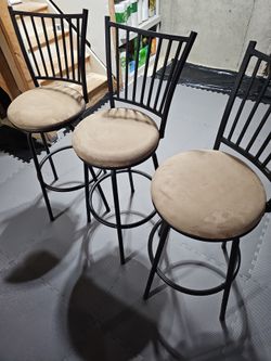 Set of 3 Metal Bar Stools with Cushioned Seats