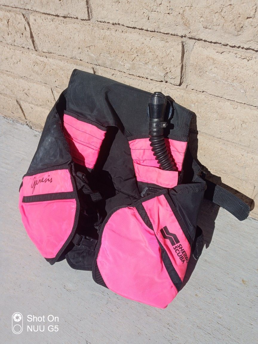 Women's Sherwood Scuba BCD S/M Pink