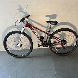 BICYCLE TREK 24 SPEED SIZE 29 BRAND NEW