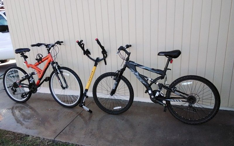 Shimano Aluminum bikes/ Like New/ included bikes holder w/ adapter for 1 or 2 inches Hitch & chain. Tires still New very little use.