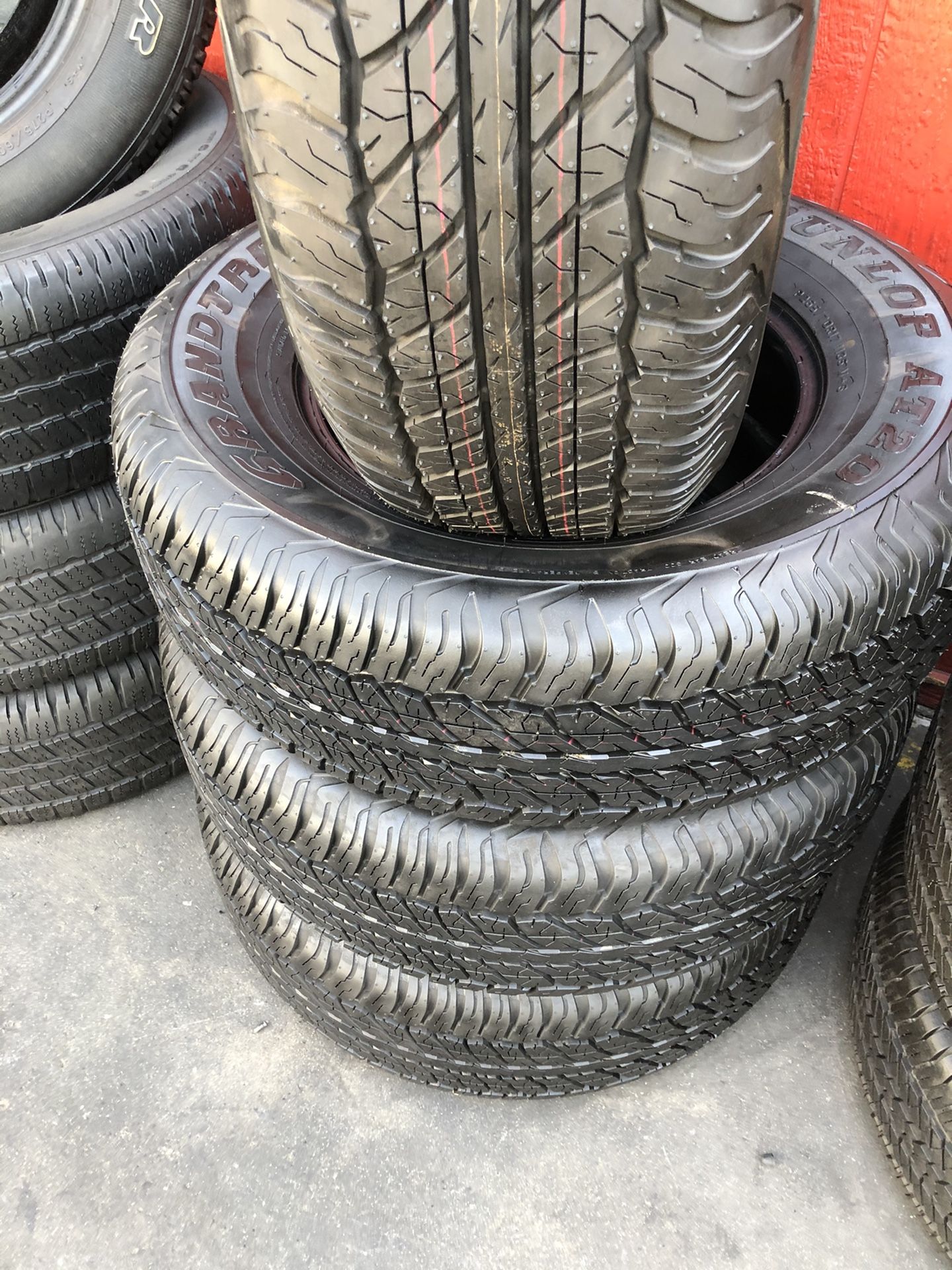Set of 4 Dunlop Winter Maxx SJ8 265/70R17 115R Set Of Used Tires