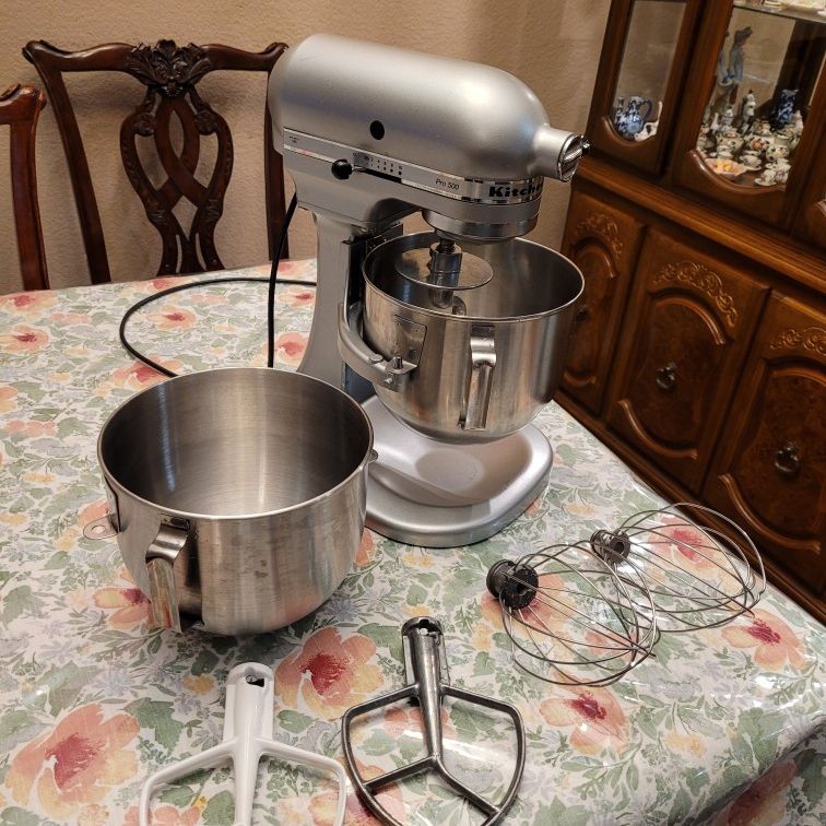 kitchenaid pro 500 mixer for Sale in Chicago, IL - OfferUp