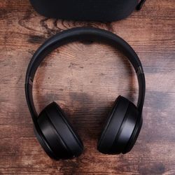 Black Beats Solo 4 w/ Original Bag