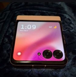 Motorola Razr 2025 Like New!! 256GB