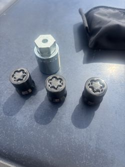 Honda locking lug nut set with key - 3x lugs