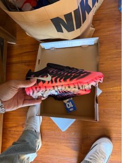 Soccer shoes