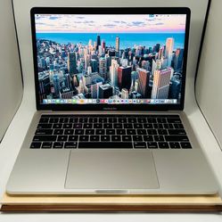 Apple Macbook Pro 13” 2018 TouchBar Core i5 8GB 256GB SSD Video Editing//Audio Recording Students