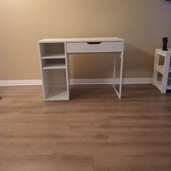 Desk With Drawer N Shelfs