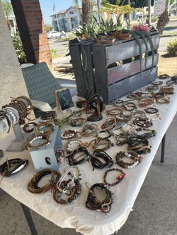 Custom𝐵𝑟𝑎𝑐𝑒𝑙𝑒𝑡𝑠