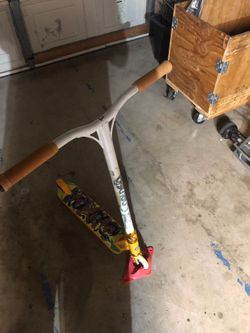 Freshly built CUSTOM DISTRICT Pro scooter!